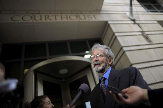 Douglas Hughes, a Florida man who flew a gyrocopter onto the U.S. Capitol grounds, talks to reporters outside of a courthouse in Washington June 22, 2015. REUTERS/Carlos Barria/Files