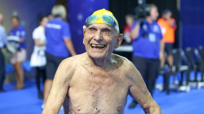99-летний пенсионер побил рекорд по плаванию