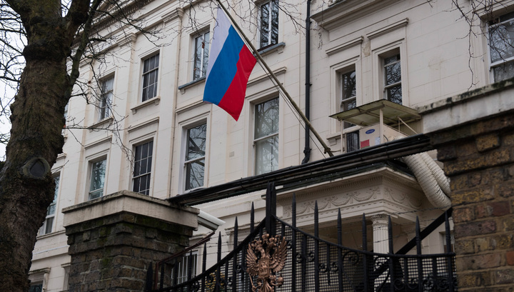Первые пошли: 80 россиян покинули Лондон