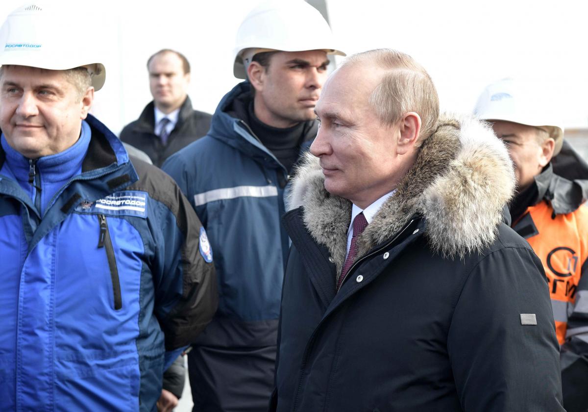 Путин осмотрел мост имени Путина