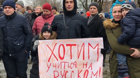 Дума грозит санкциями за тотальную латышизацию Латвии