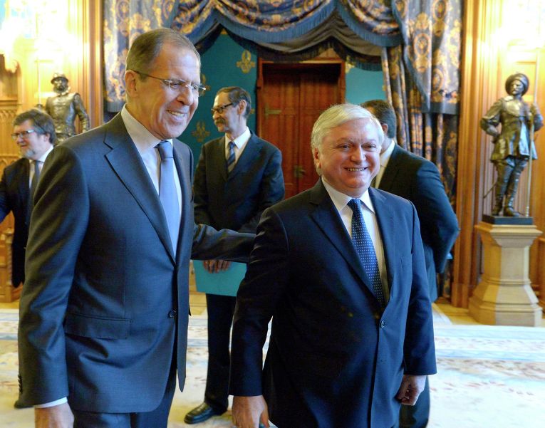 За несколько дней до выборов нового лидера Армении, идут интенсивные консультации с Россией