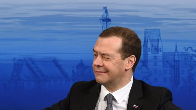 Медведев наврал думцам с три короба, а те и утерлись