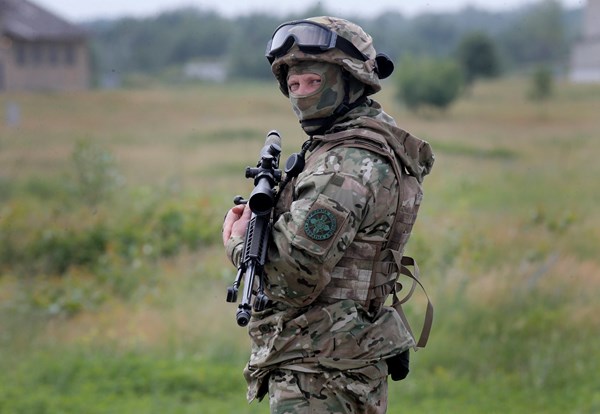 Вооруженные сборные Донецка и Украины продолжают свой идиотский футбол