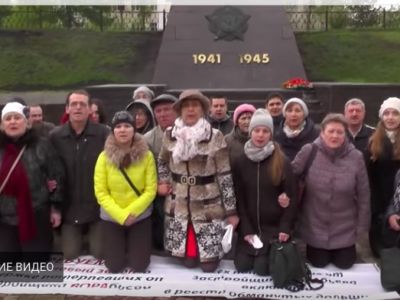 Англичане не встанут на колени и не будут писать 2 млн жалоб своей королеве