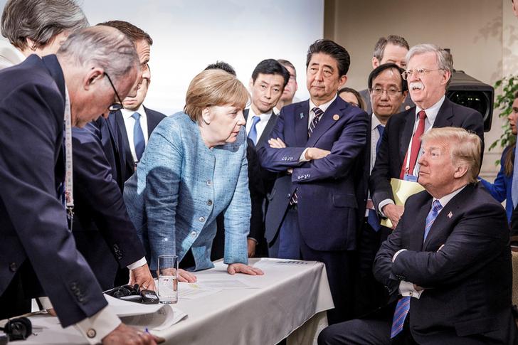 Трампу, охраняющему свою свинью копилку, подложили азиатскую свинью