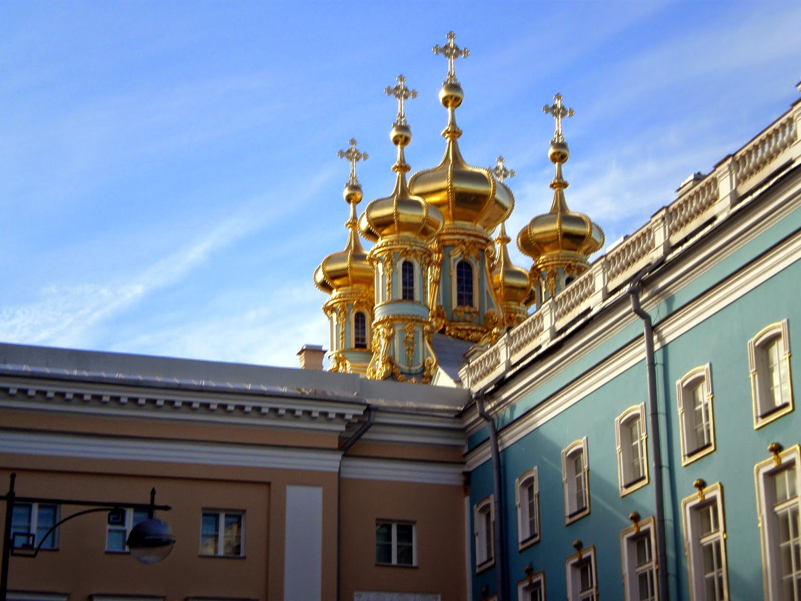 Америке доллары, а России золото
