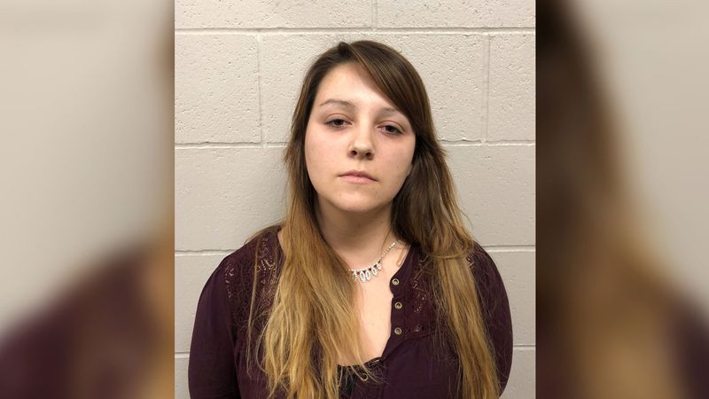 23-летняя мать задушила двух своих дочерей