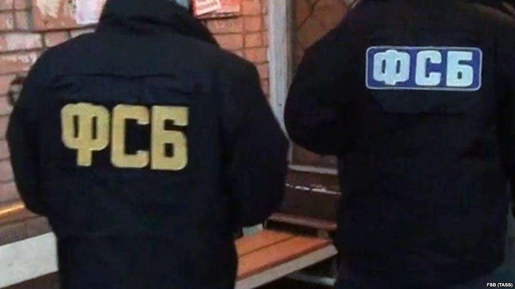 Взрывное устройство ранило трех сотрудников ФСБ, бомбист погиб