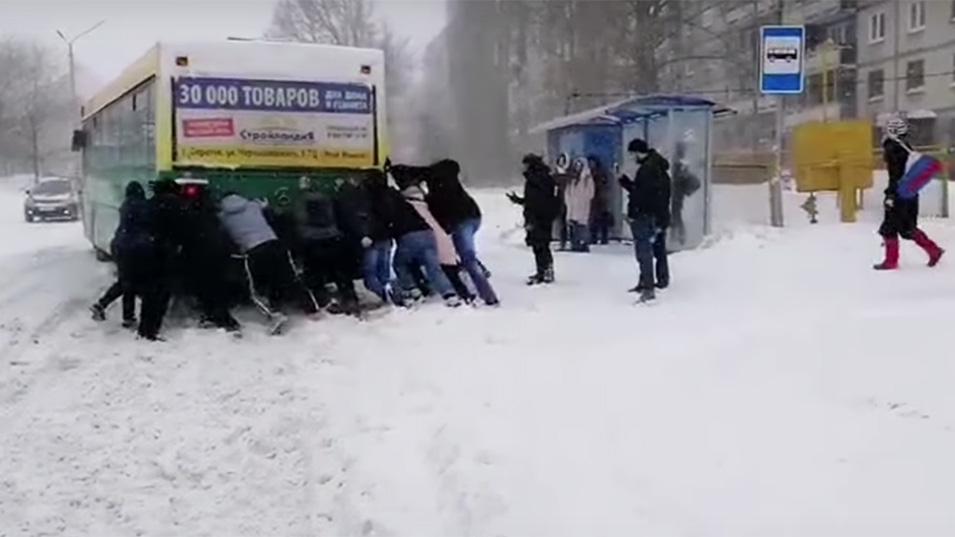 Пассажирский межгород увяз в бюрократическом снегу
