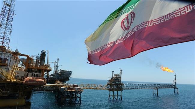 США помогают России, толкая нефтяные цены вверх