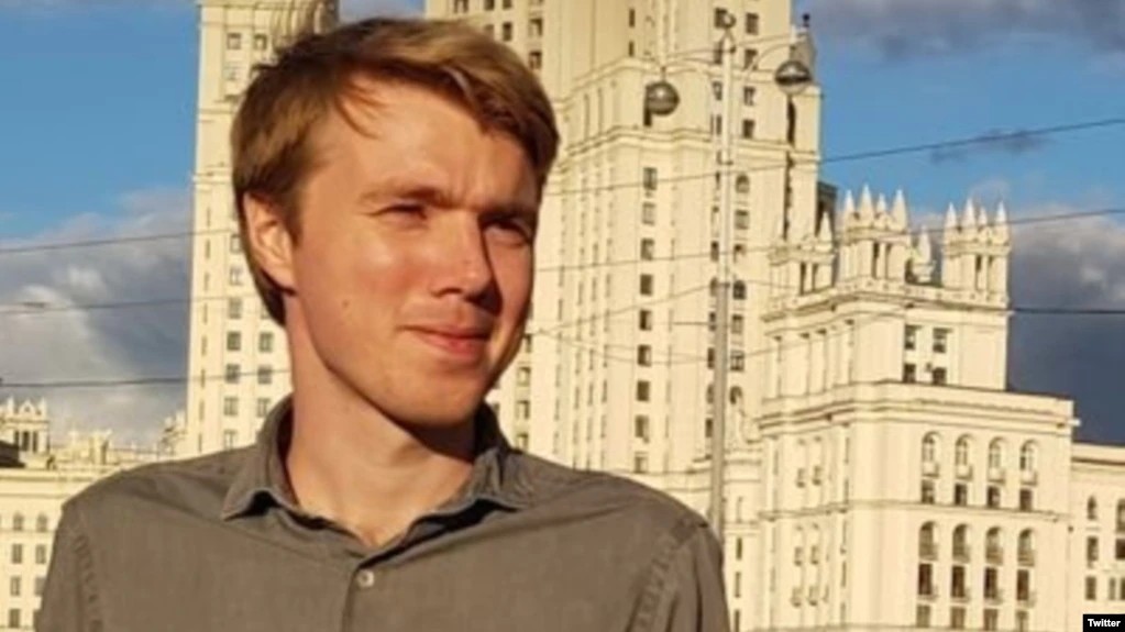 Сага о ЮКОСе сопровождается высылкой журналиста из России