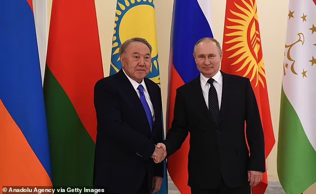 Сбитый летчик Назарбаев хранит таинственное молчание