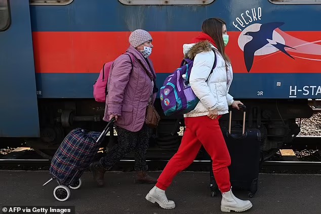 Великобритания готова принять 200 000 украинских беженцев