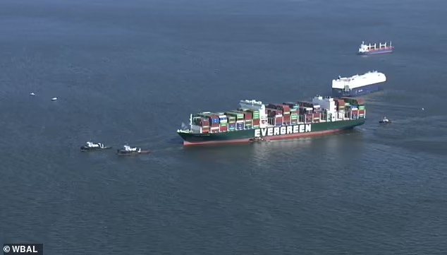Чесапикский залив избавился на время от контейнеровоза Ever Forward