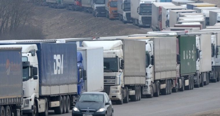 Дальнобойщиков пустят в Европу выборочно