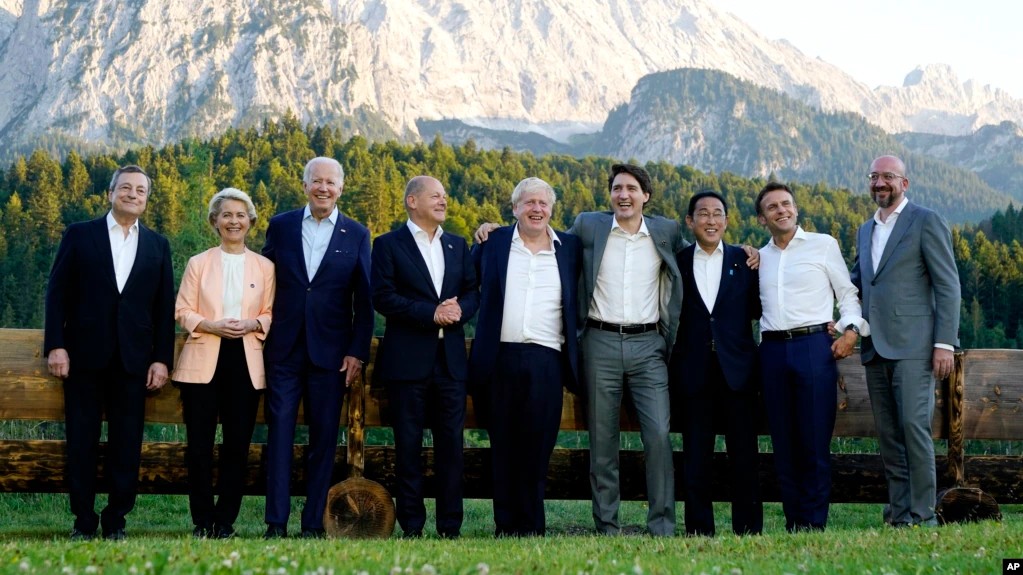 Запад заявил о намерении подвинуть Китай в странах третьего мира