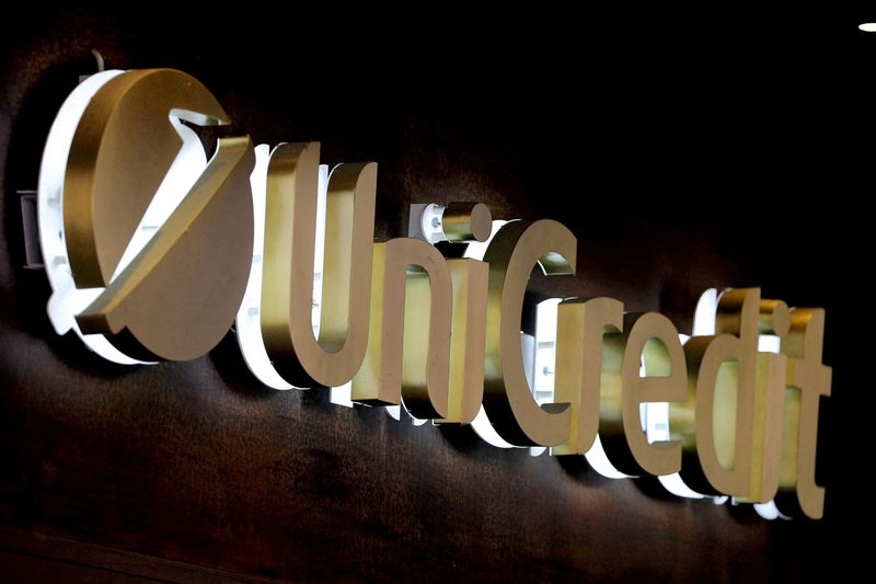 Российский UniCredit продается