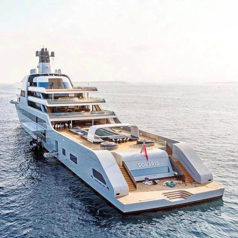 Абрамович собрал свой «глянцевый» флот в Турции