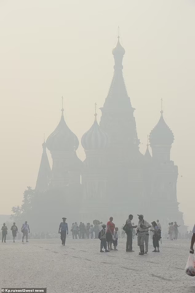 Пожары из Рязани скрыли Москву в пелене гари и дыма