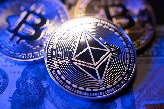 Биткойн опять упал, но может и отжаться