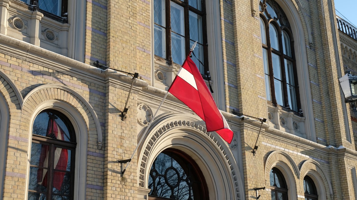 Латвия перестала выдавать визы гражданам РФ