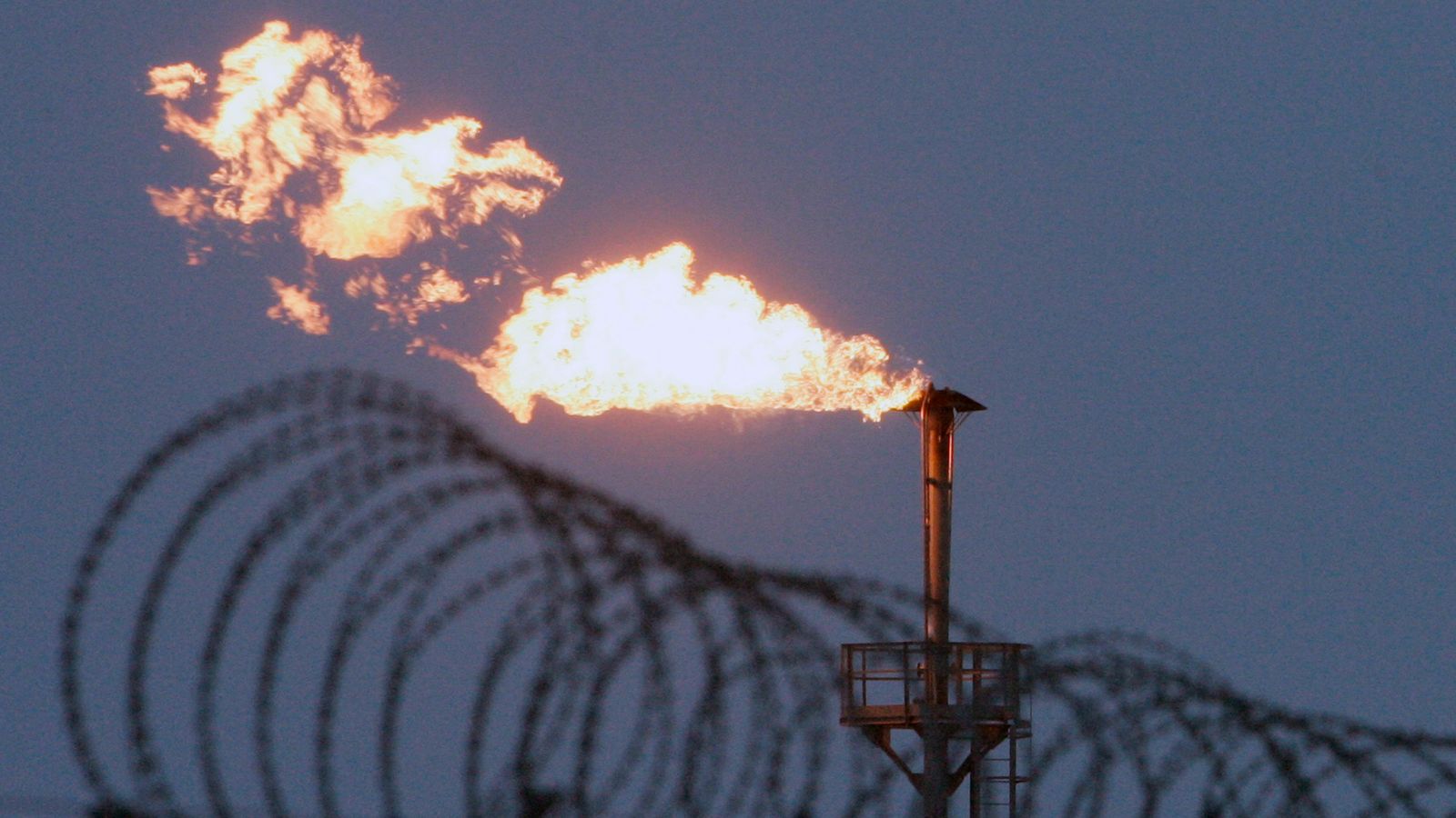 «Газпром» подогревает небо своим газом на десятки миллионов долларов в день