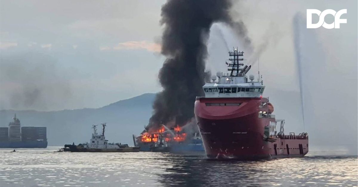 Пожар на пароме Asia Philippines потушил Skandi Hawk