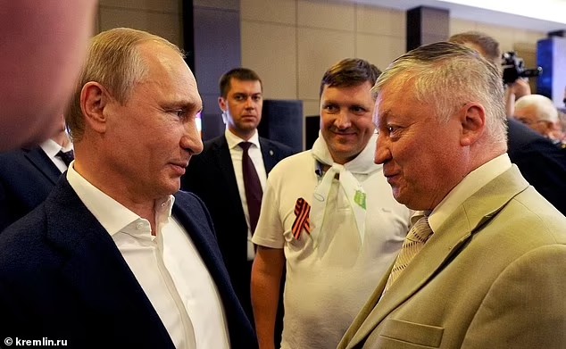Анатолий Карпов борется за жизнь в Склифе