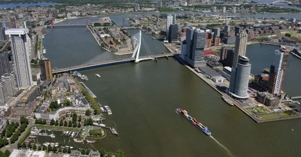 Санкции против Путина прибавили работы морякам и портовикам