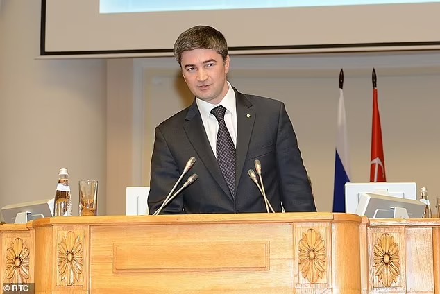Генерал Черновольцев отправлен в отставку в живом виде