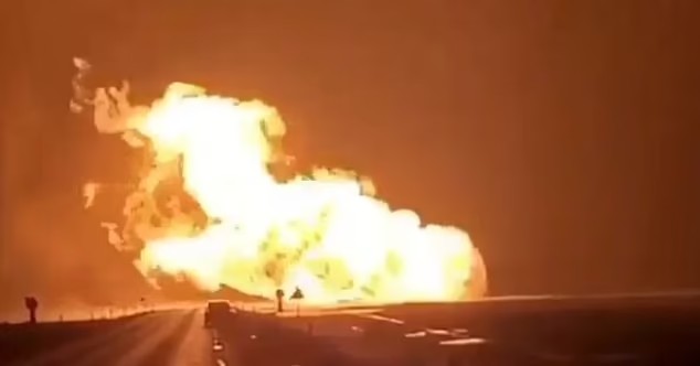 Огромной силы взрыв разрушил участок газопровода в северной Литве