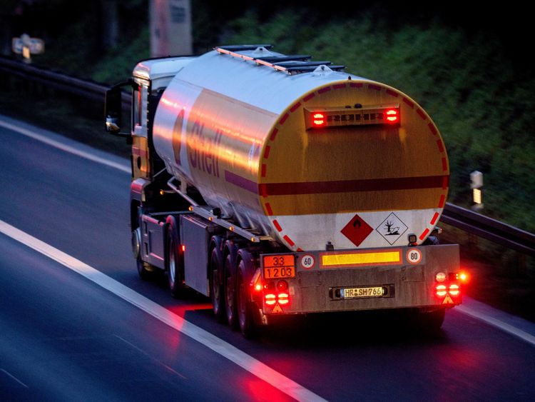 С 1 апреля будут действовать только лимитированные ЕС цены на нефтепродукты из России