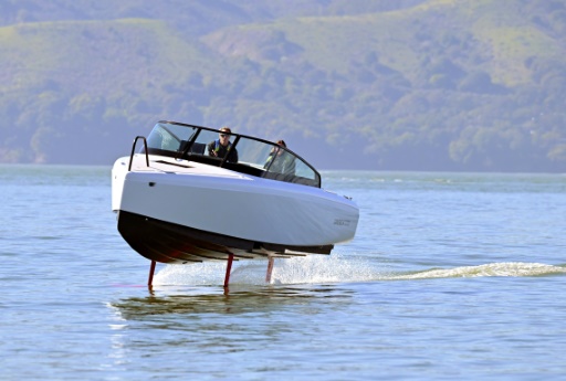 Электролодка Candela, как Tesla на воде