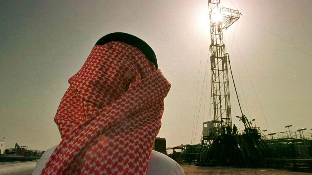 Саудиты купаются в море нефтяных денег