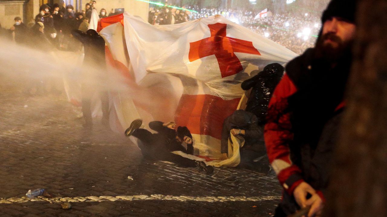 Попытка возрождения сталинщины в Грузии натолкнулась на сопротивление народа