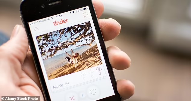 Tinder делает ручкой российским пользователям
