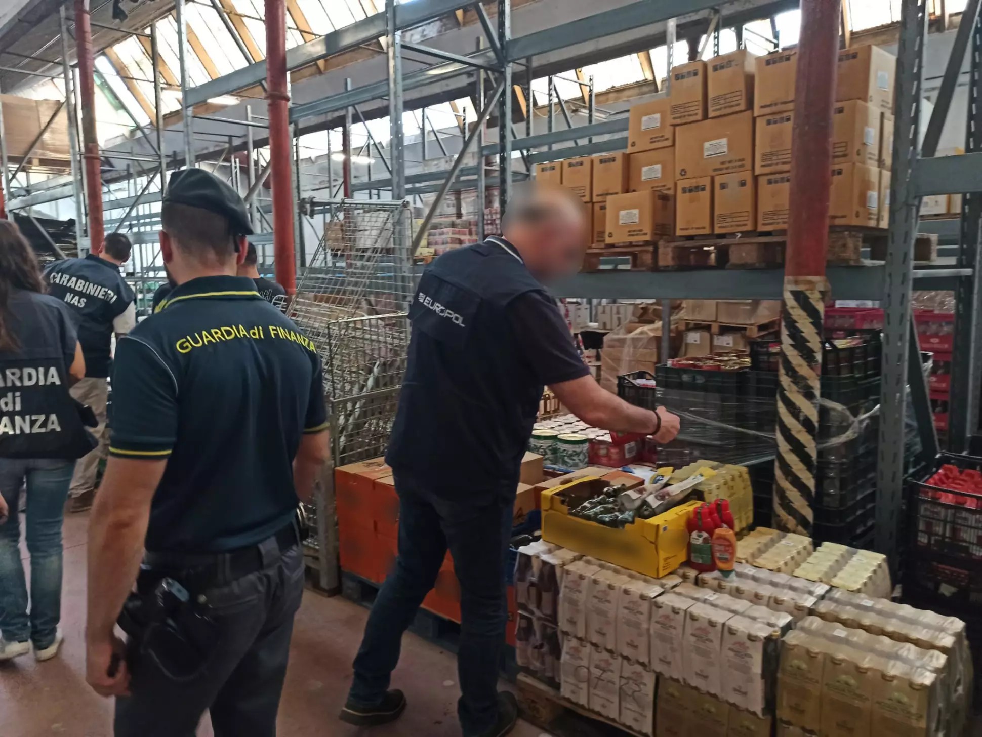 Продукты с помойки сбывались европейцам