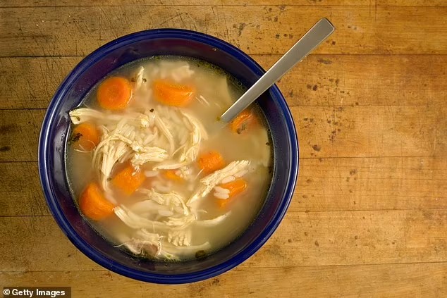 Диетологи подтверждают целебные свойства куриного супа