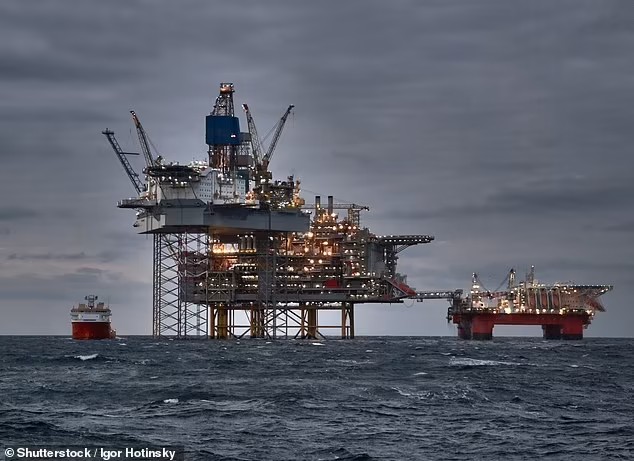 Из шельфа Северного моря выкачали море нефти и газа