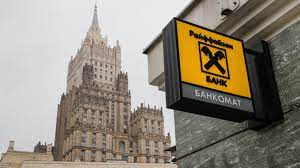 «Райффайзенбанк» делает ставку на скорое окончание СВО Владимира Путина в Украине