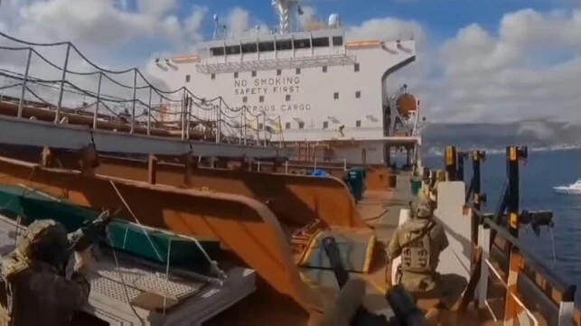 Танкер Arina 1 не избежал греческого плена