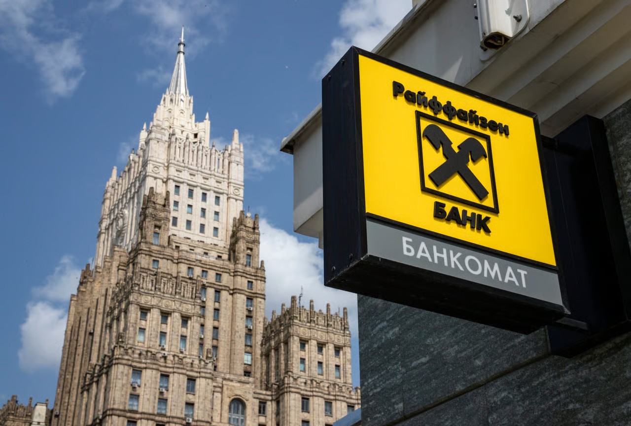 «Райффайзенбанк» может блокировать деньги моряков