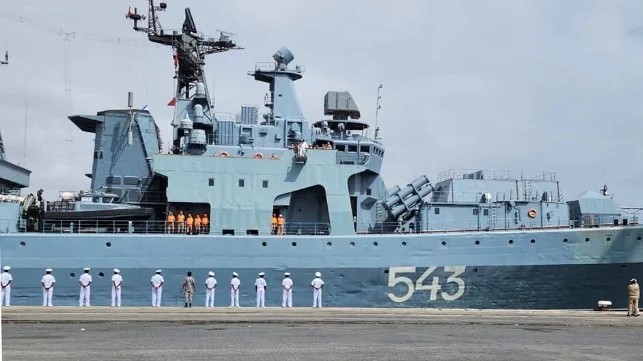 «Маршал Шапошников», в сопровождении «Варяга», находятся с визитом на родине Пушкина