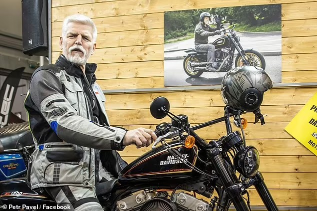 Любитель мотогонок Петр Павел выпал из седла, но не политического
