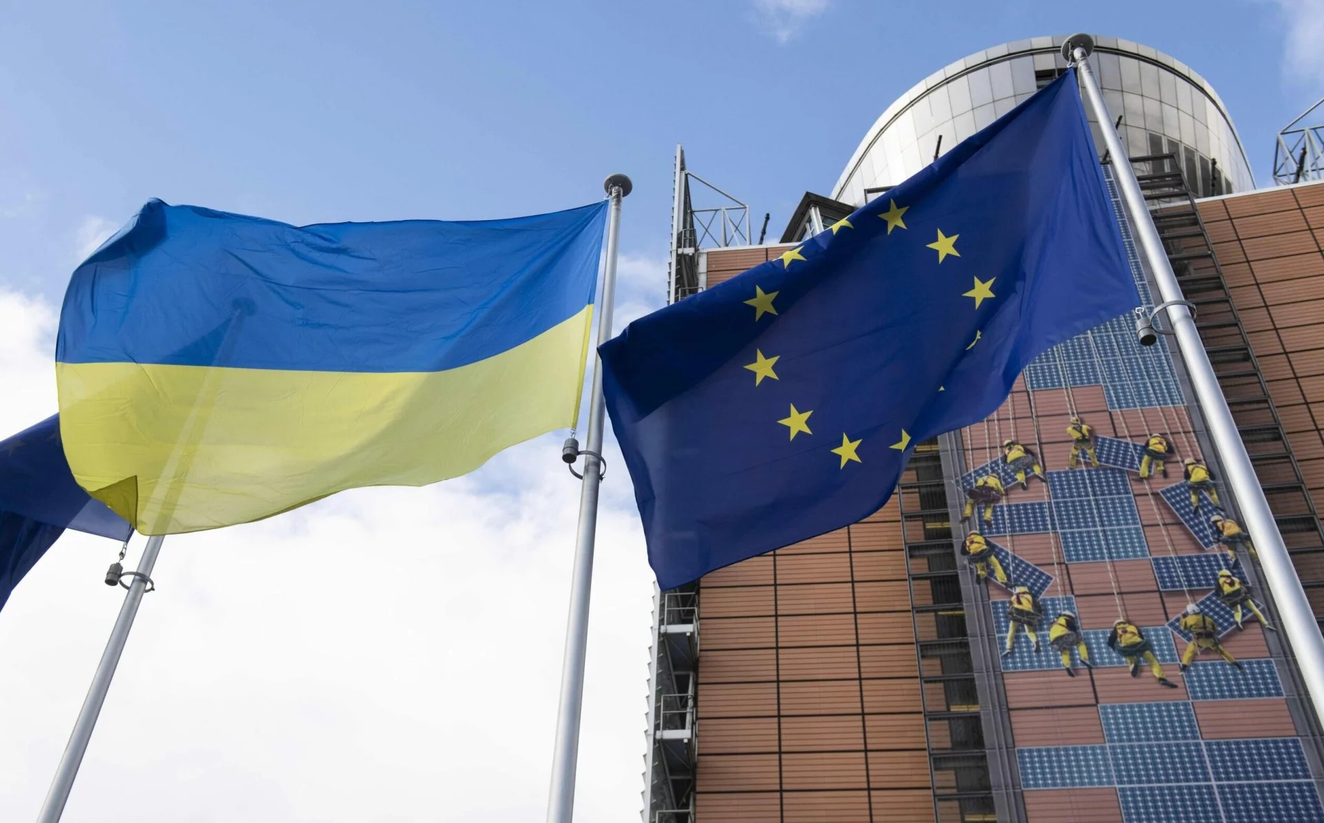 14-й пакет санкций запретит реэкспорт российского СПГ