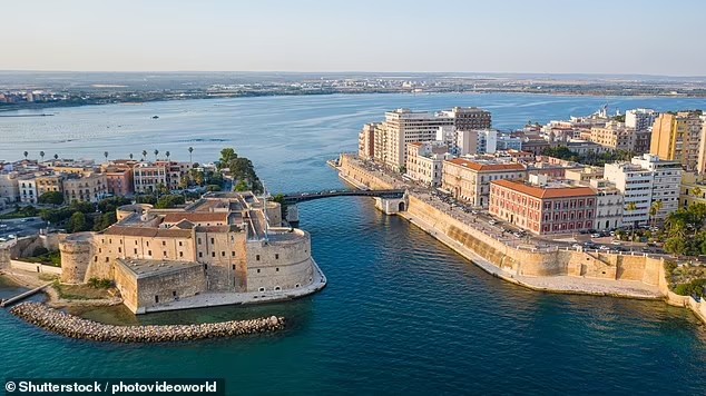 Город Таранто манит моряков подфлажников своим доступным жильем