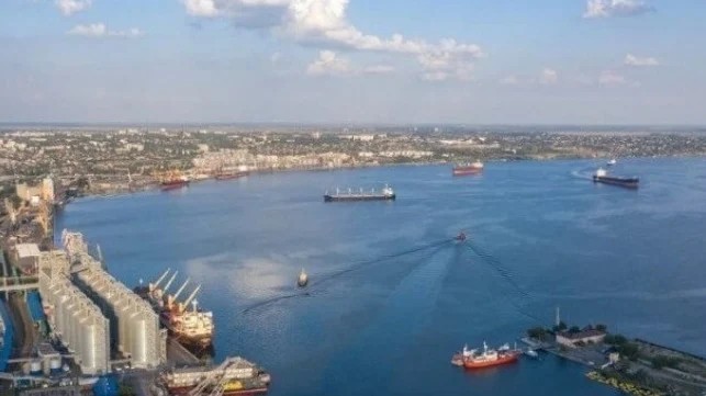 Российская ракета нанесла ущерб Одесскому порту и сухогрузу «Золотой Лев»