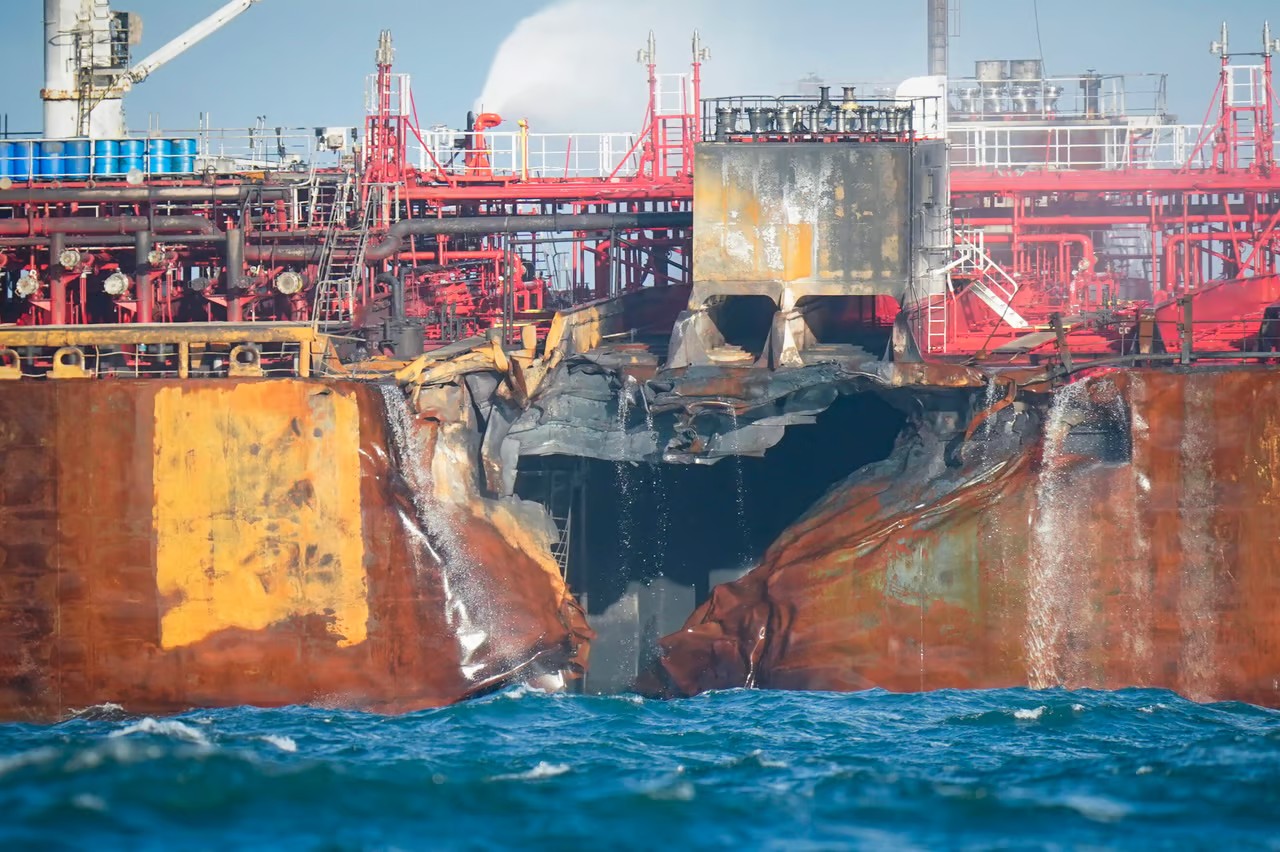 Столкновение судов в Северном море может разорить страховщиков