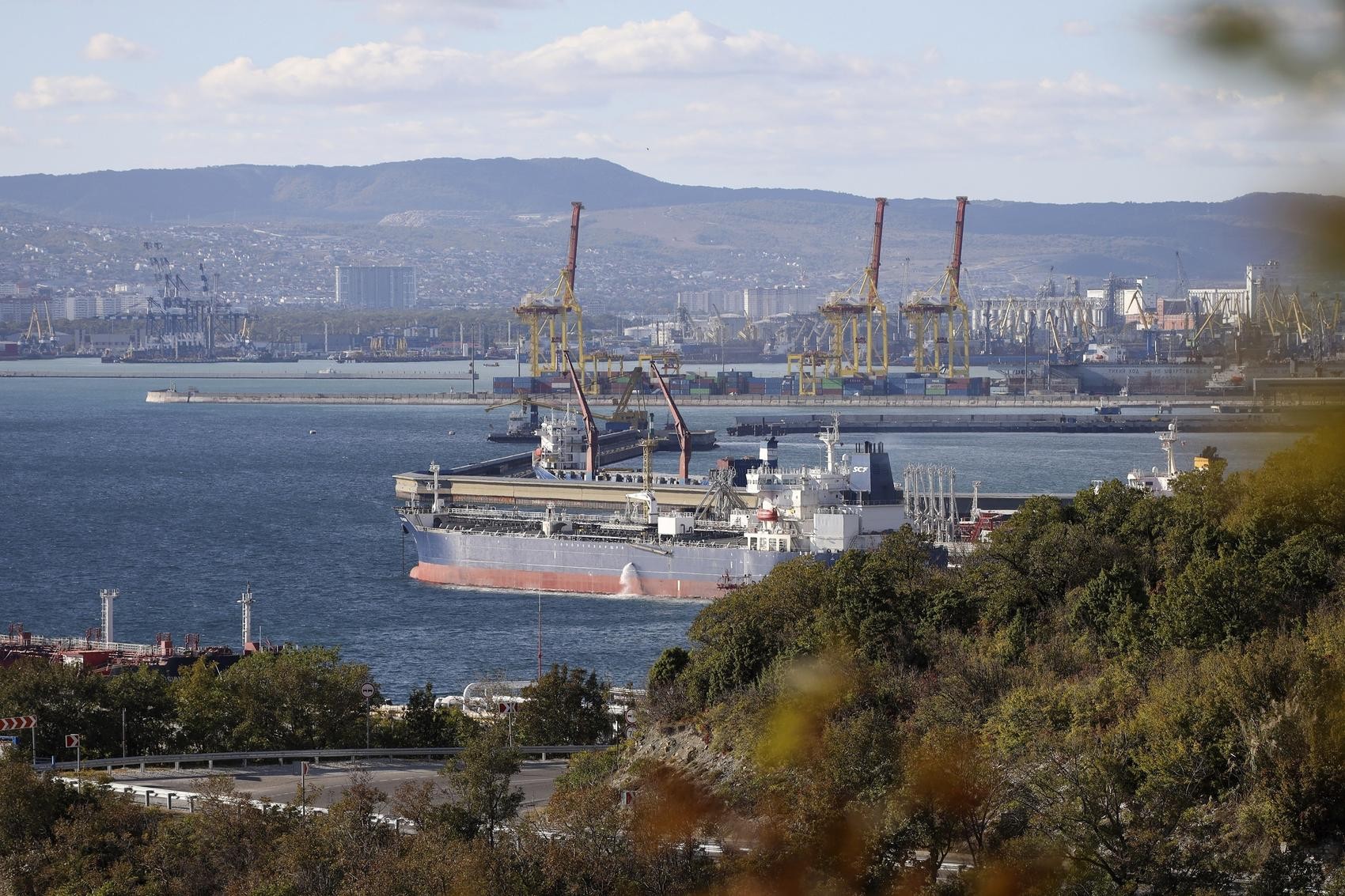 Индия и Китай не спешат расставаться с российской нефтью